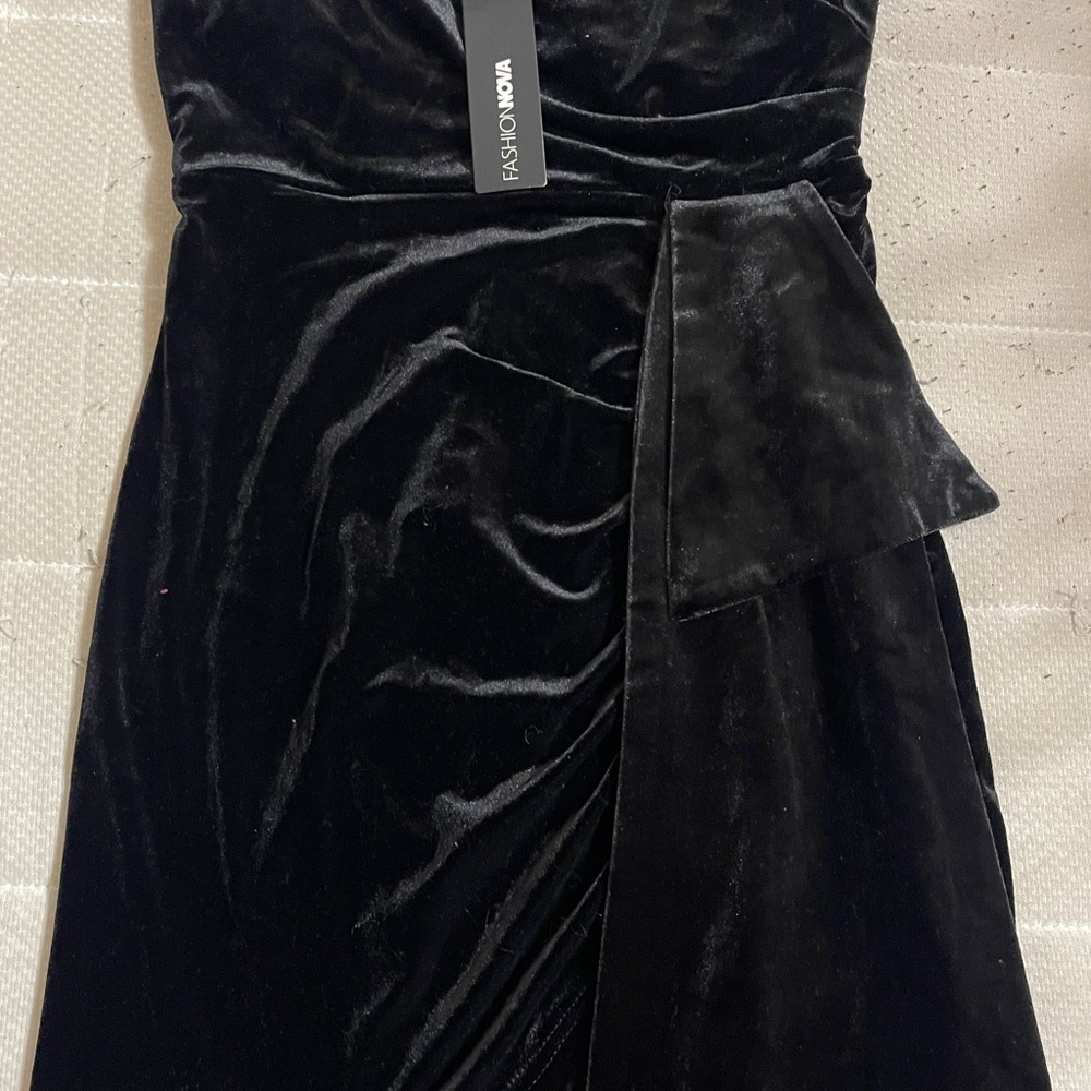 Fashion Nova Strapless Black Velvet Dress (NEVER WORN)